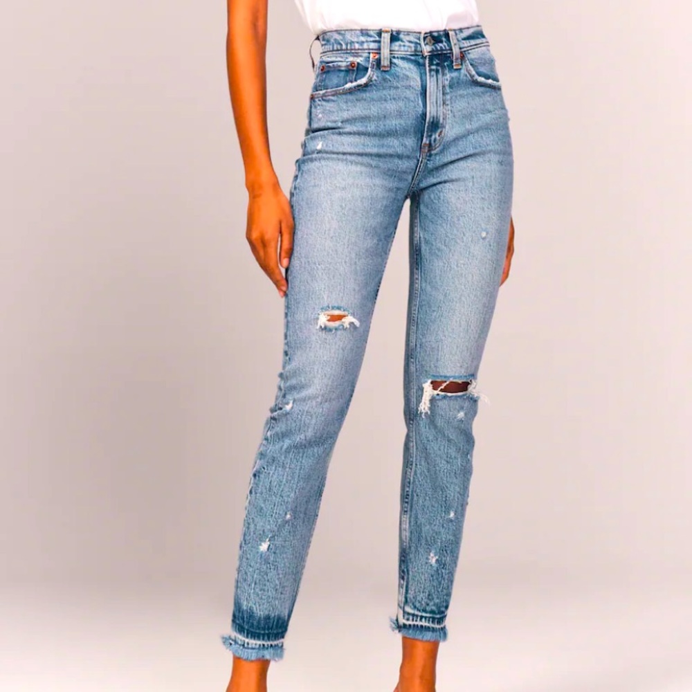 ISO ABERCROMBIE HIGH RISE MOM JEAN